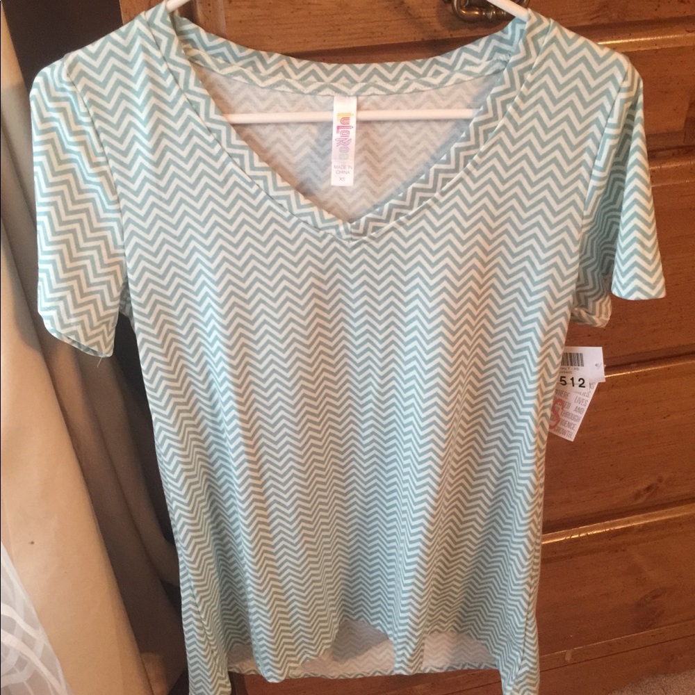 PRICE DROP! Lularoe Christy tee